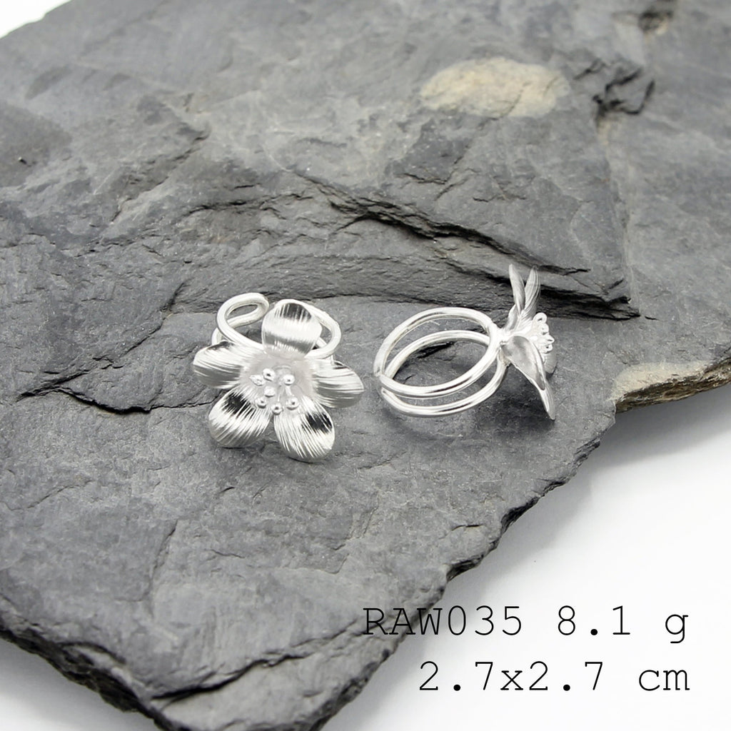 Stunning handmade piece. Silver ring.