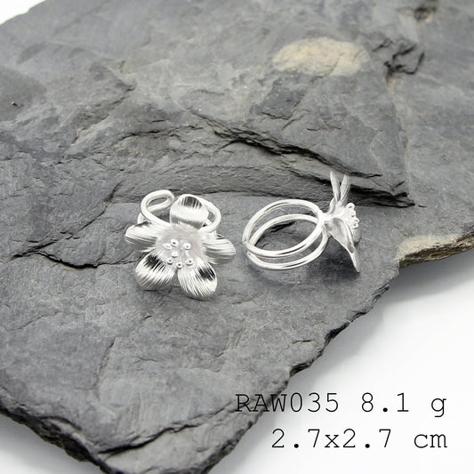 Stunning handmade piece. Silver ring.