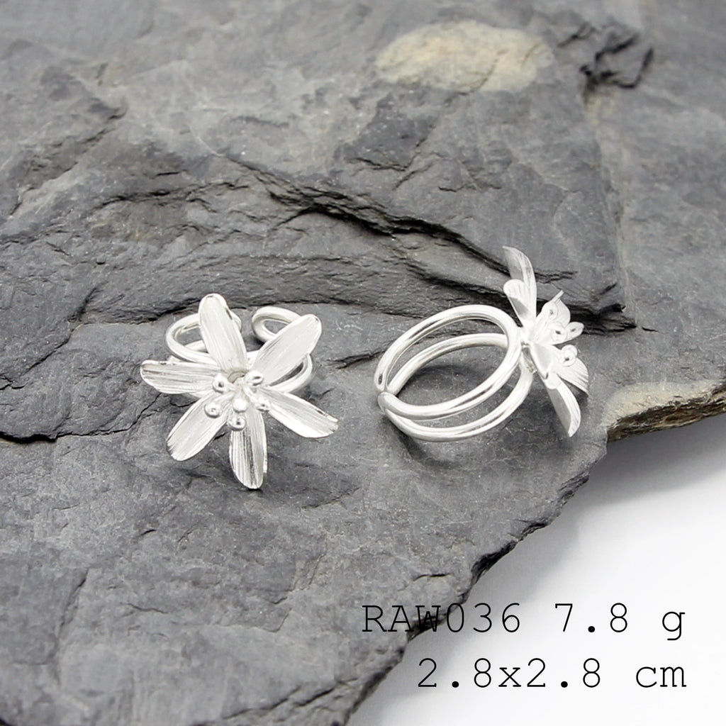 Subtle elegance. Flower silver ring.
