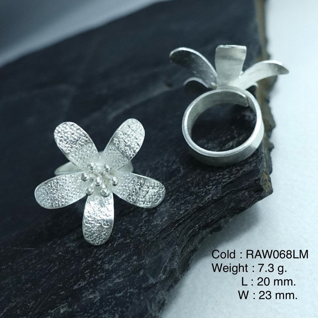 The flower that never fades. Silver ring magic.