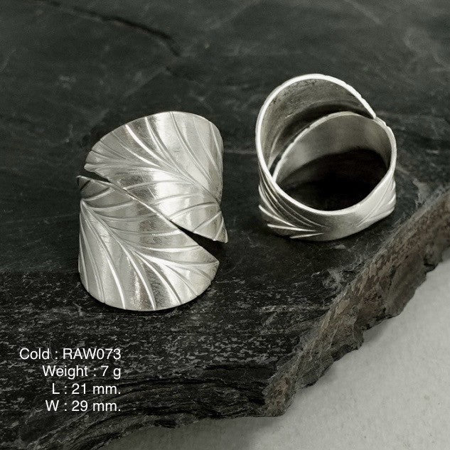 Bloom forever. Silver ring beauty.