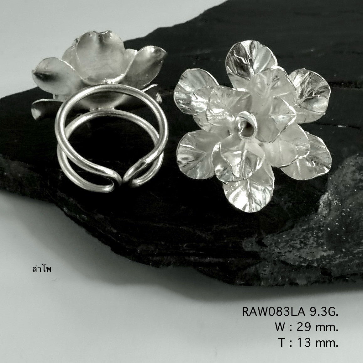 Effortlessly chic silver ring.