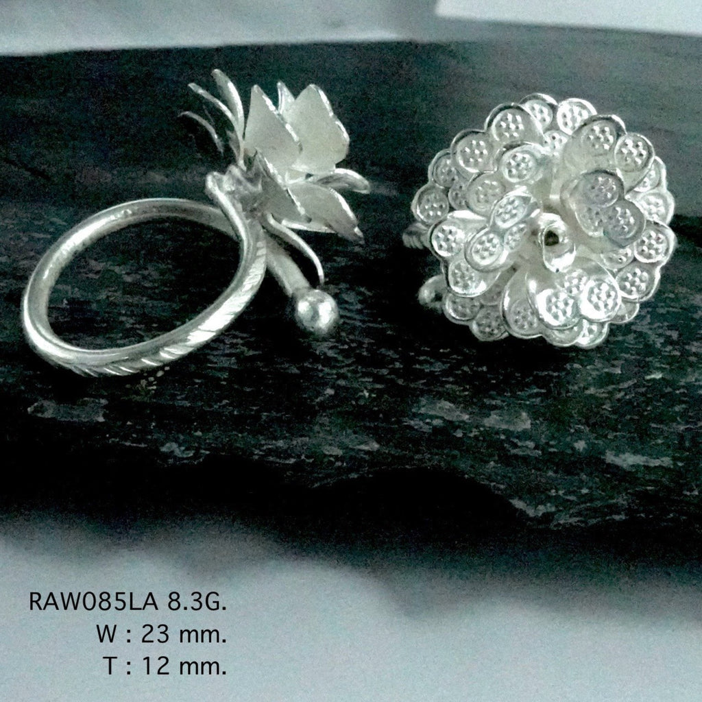 Flower power, silver ring style.