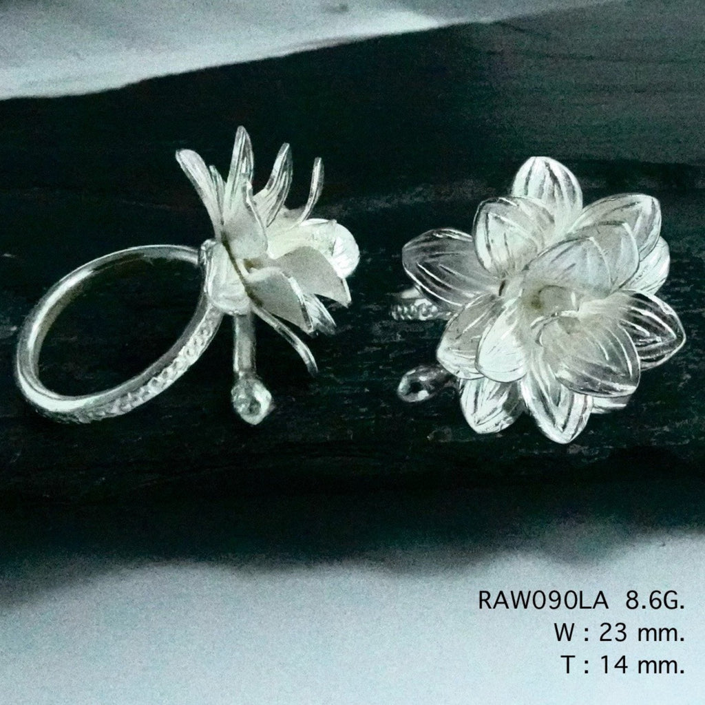 Unique texture, floral silver ring.