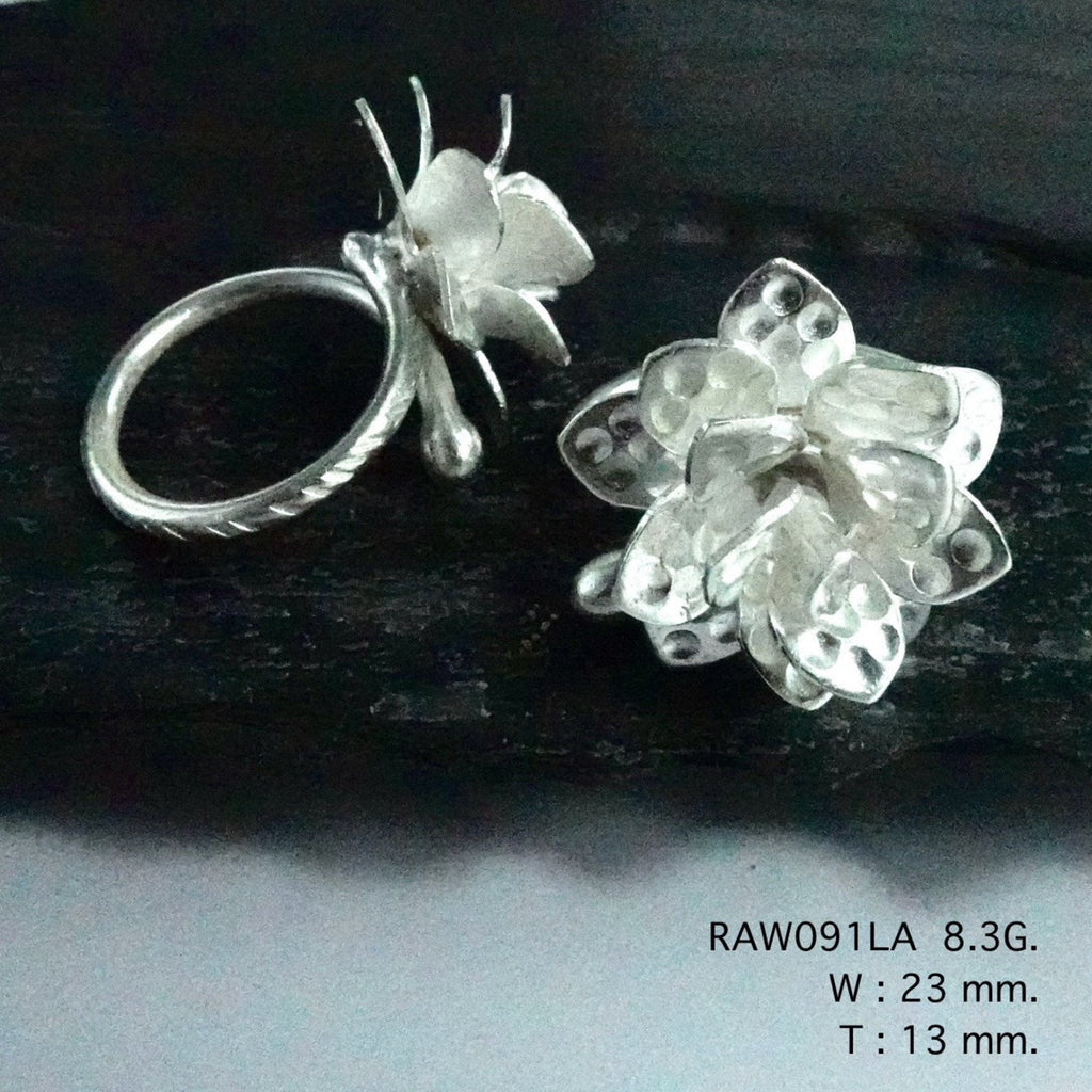 The must-have silver ring of the season.