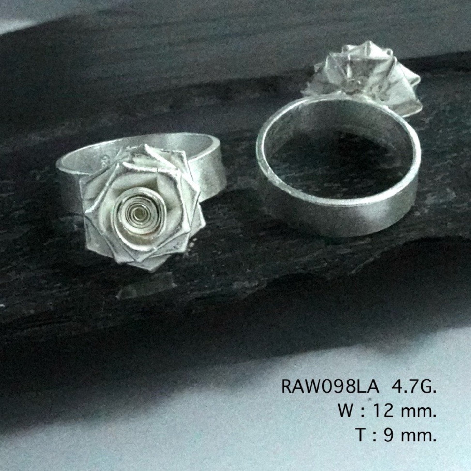 The beauty of the flower silver ring.