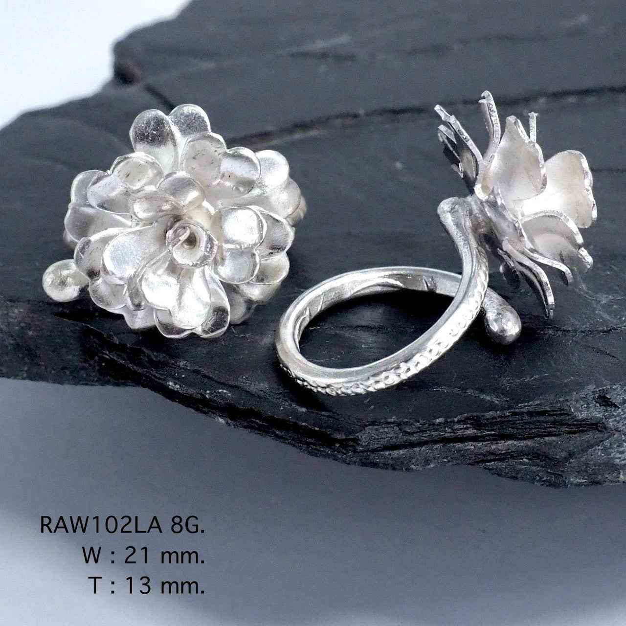 Blooming brilliance. Flower silver ring.