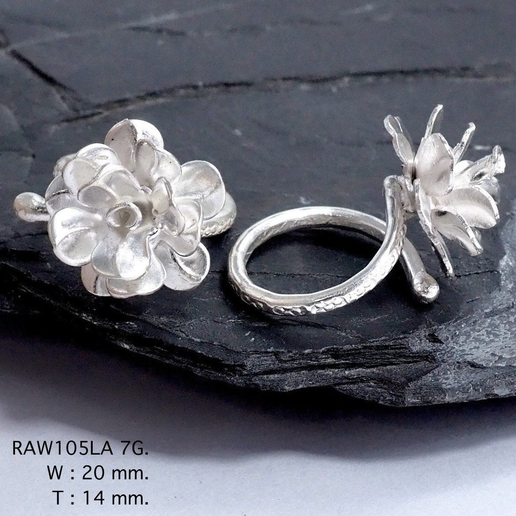 Simply stunning silver ring.