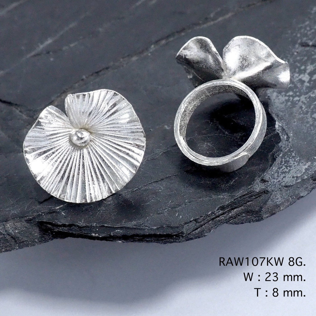 New arrival: the flower silver ring.