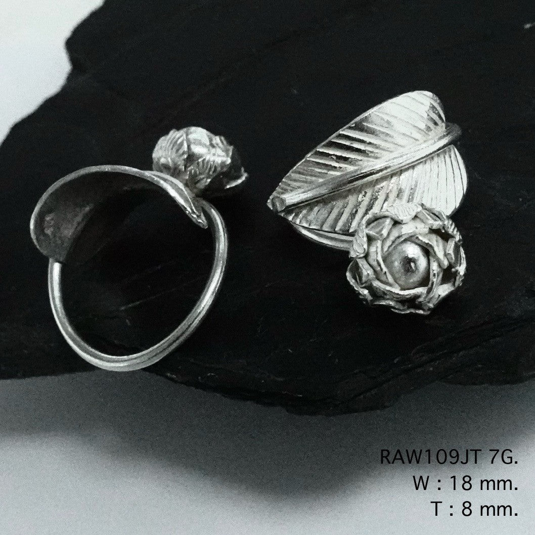 Shine with this flower silver ring.