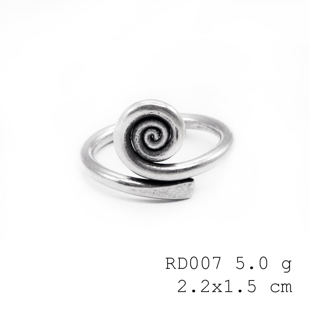 Intricate and edgy. Your new SNAIL SNAKE silver ring.