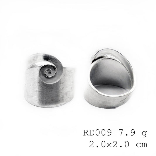 Hand-finished wildlife silver ring.