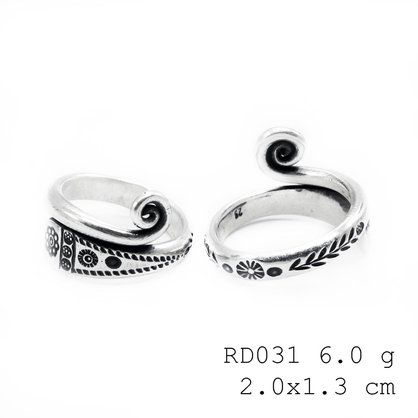 Details that draw you in. SNAIL SNAKE silver ring.