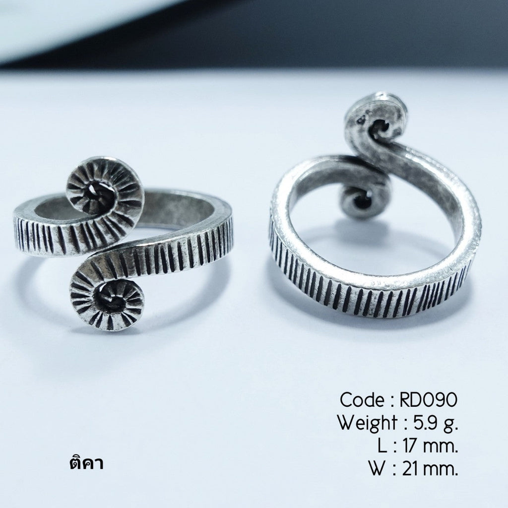 Creatures combined. Wear the SNAIL SNAKE silver ring.
