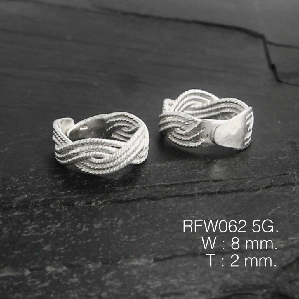 The promise of valor. Wear this unique, handmade White Knight silver ring as a symbol of nobility.