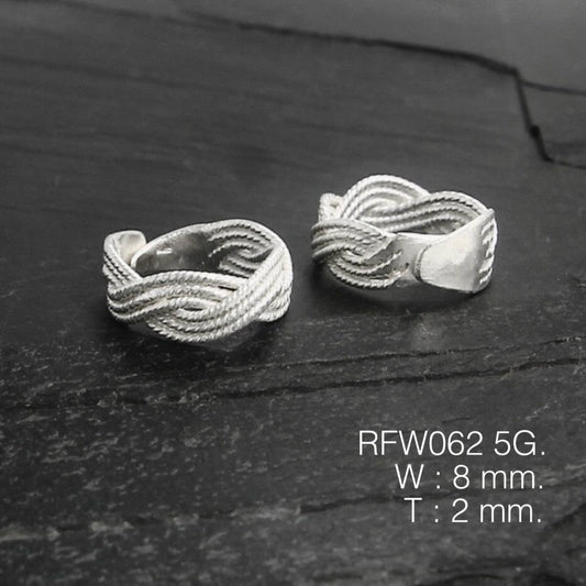 The promise of valor. Wear this unique, handmade White Knight silver ring as a symbol of nobility.