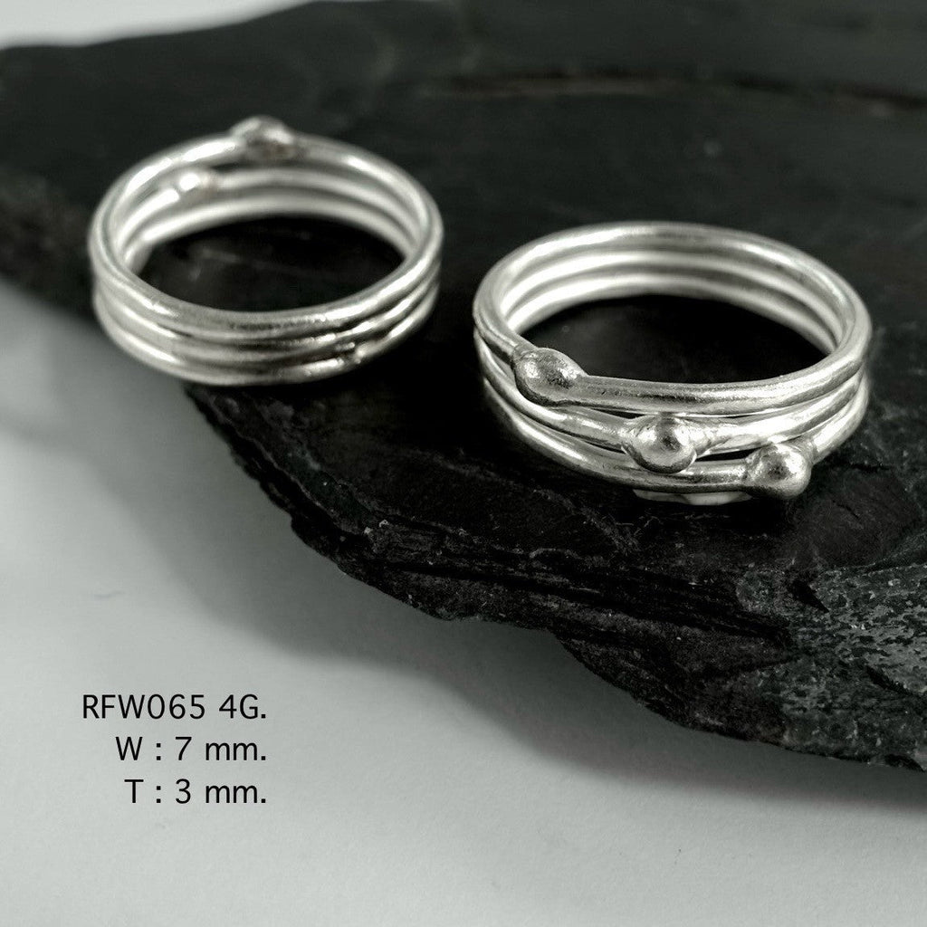 Artisan-crafted perfection. Your quest for the perfect silver ring ends here with the White Knight design.