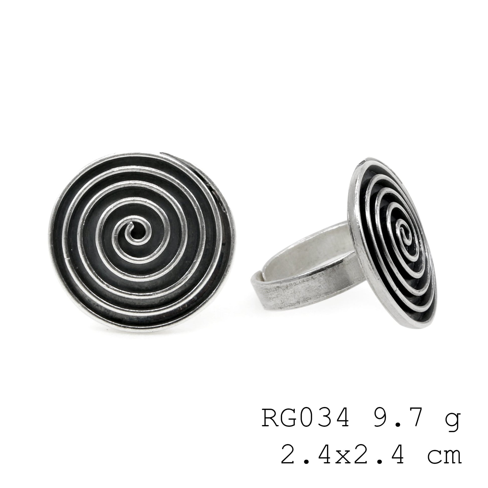 Slow living, fast style. Snail silver ring.
