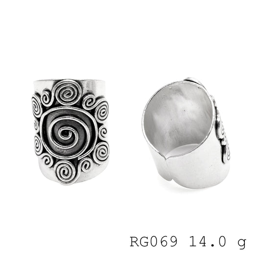 Captivating contours on this sterling silver ring.