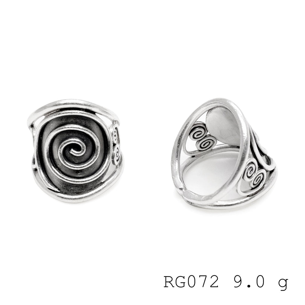 Wear a piece of the seaside. Snail Shell silver ring.