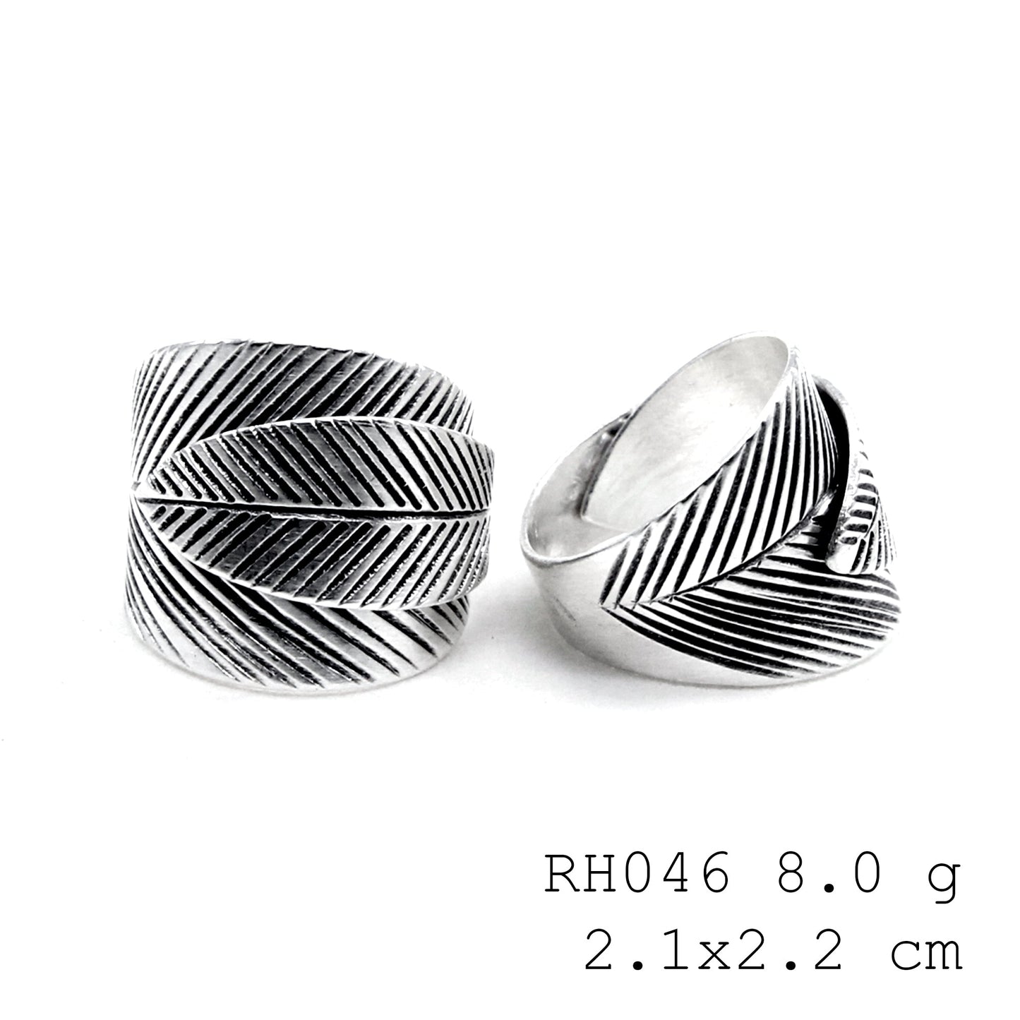 Effortlessly chic leaf silver ring.