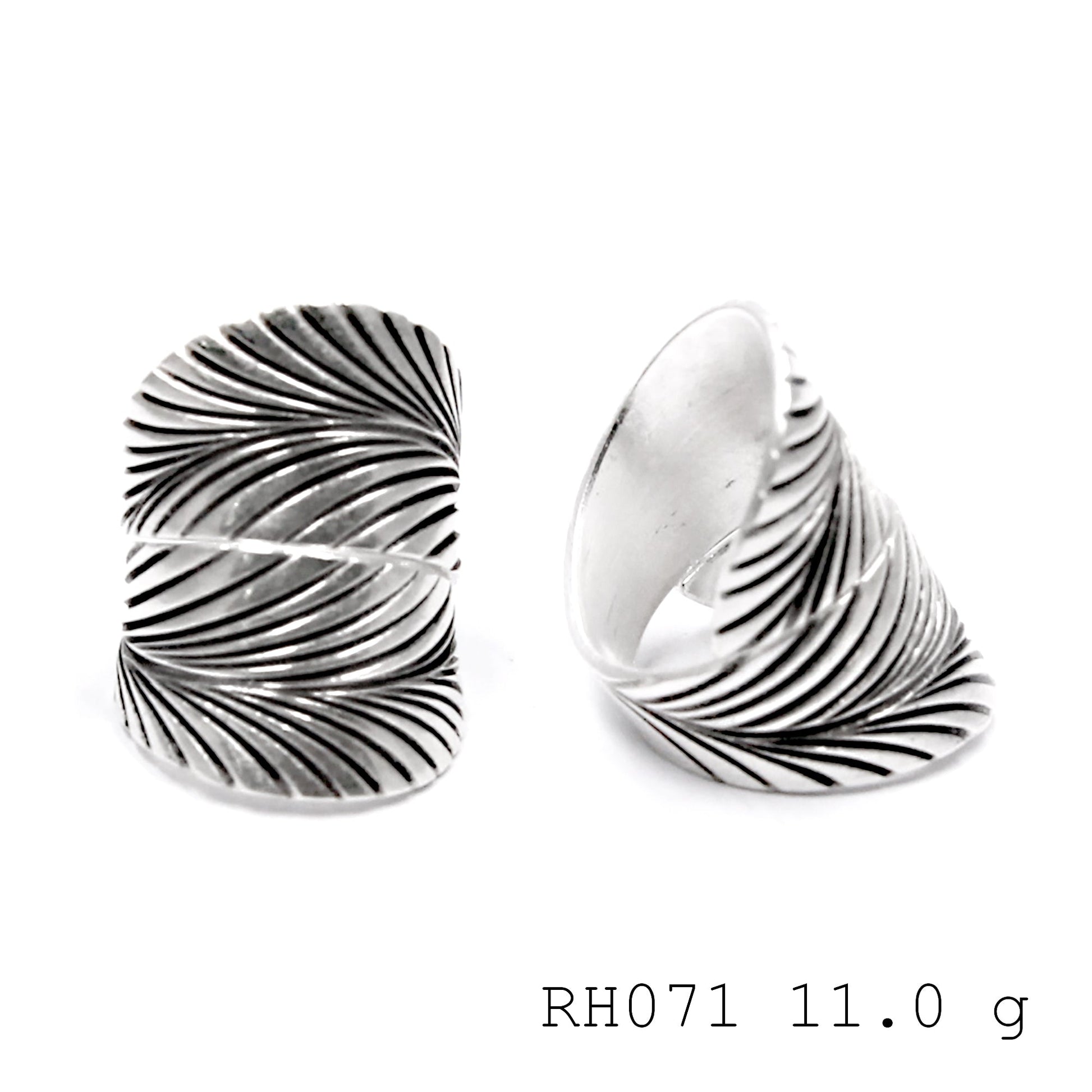 Rooted in style. Leaf inspired silver ring.