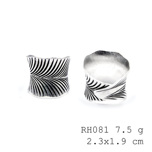 A whispering leaf captured in a silver ring.