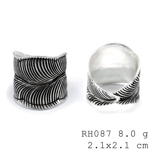 An evergreen favorite. The leaf silver ring.