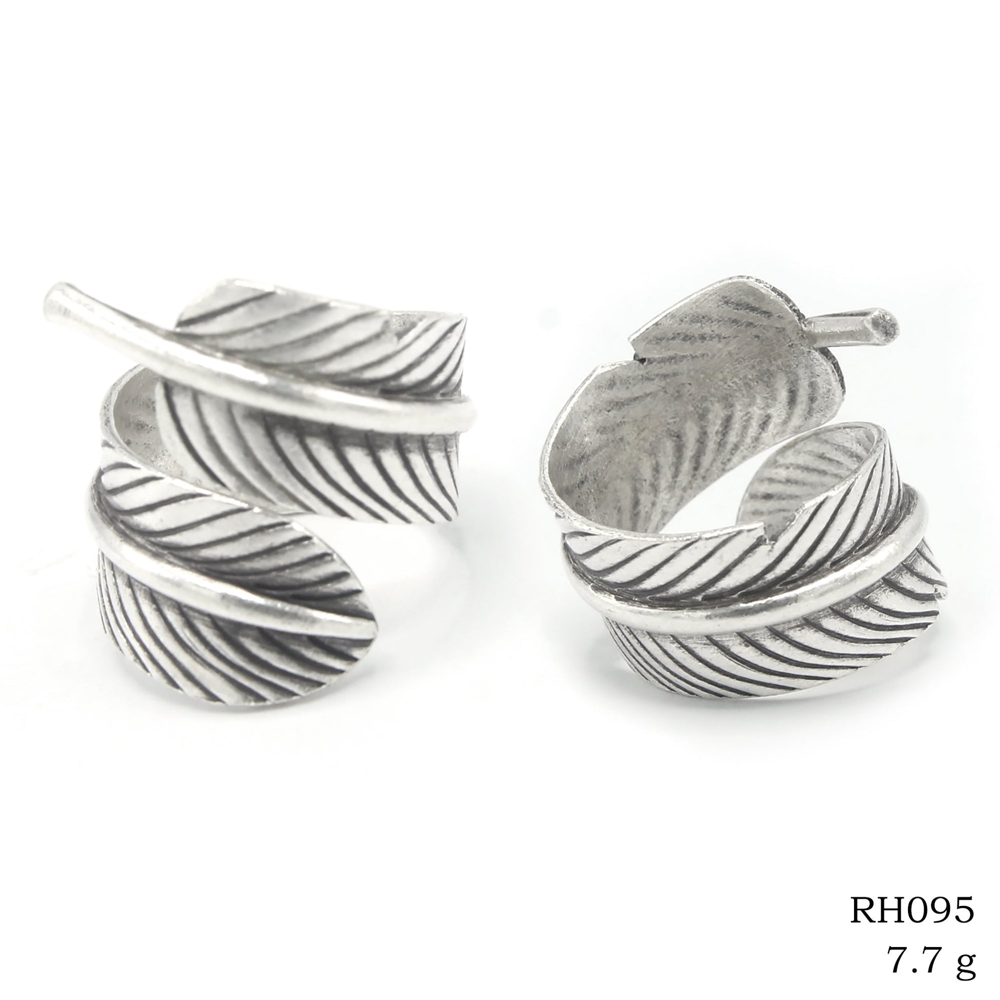 Simple, organic charm. Leaf silver ring.