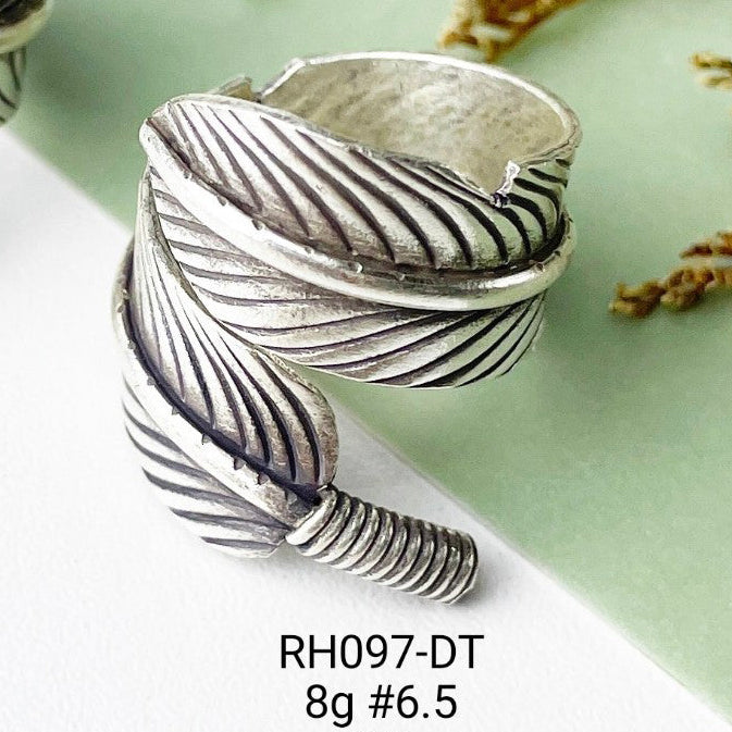Go green with this gorgeous silver ring.