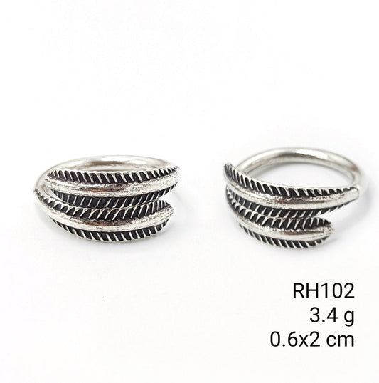 Handcrafted beauty. The Leaf Silver Ring.