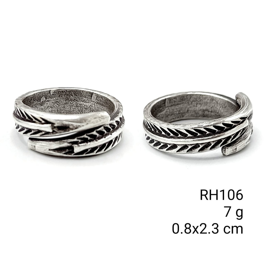 Fresh nature vibes in a silver ring.