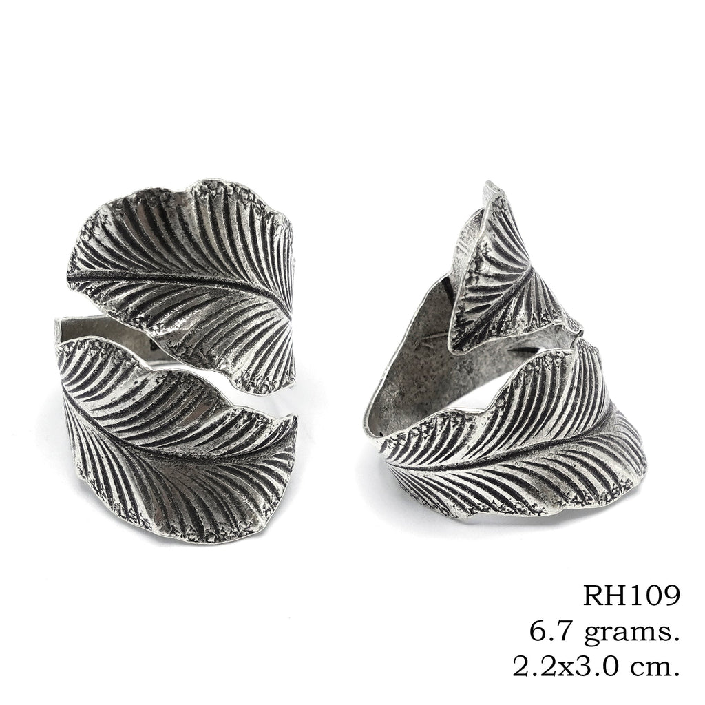 Hand-forged elegance. Leaf silver ring.