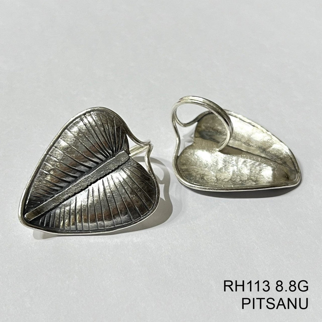 Sterling and stunning. Leaf motif silver ring.