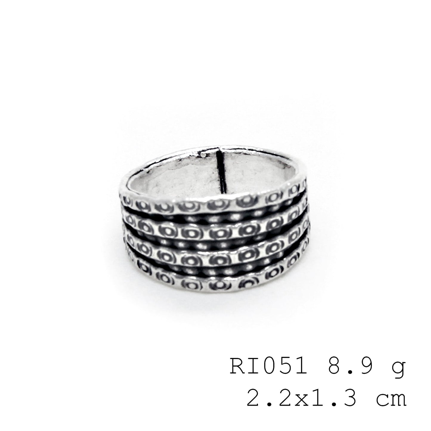 The gentle curve of handcrafted luxury. Snail line silver ring.