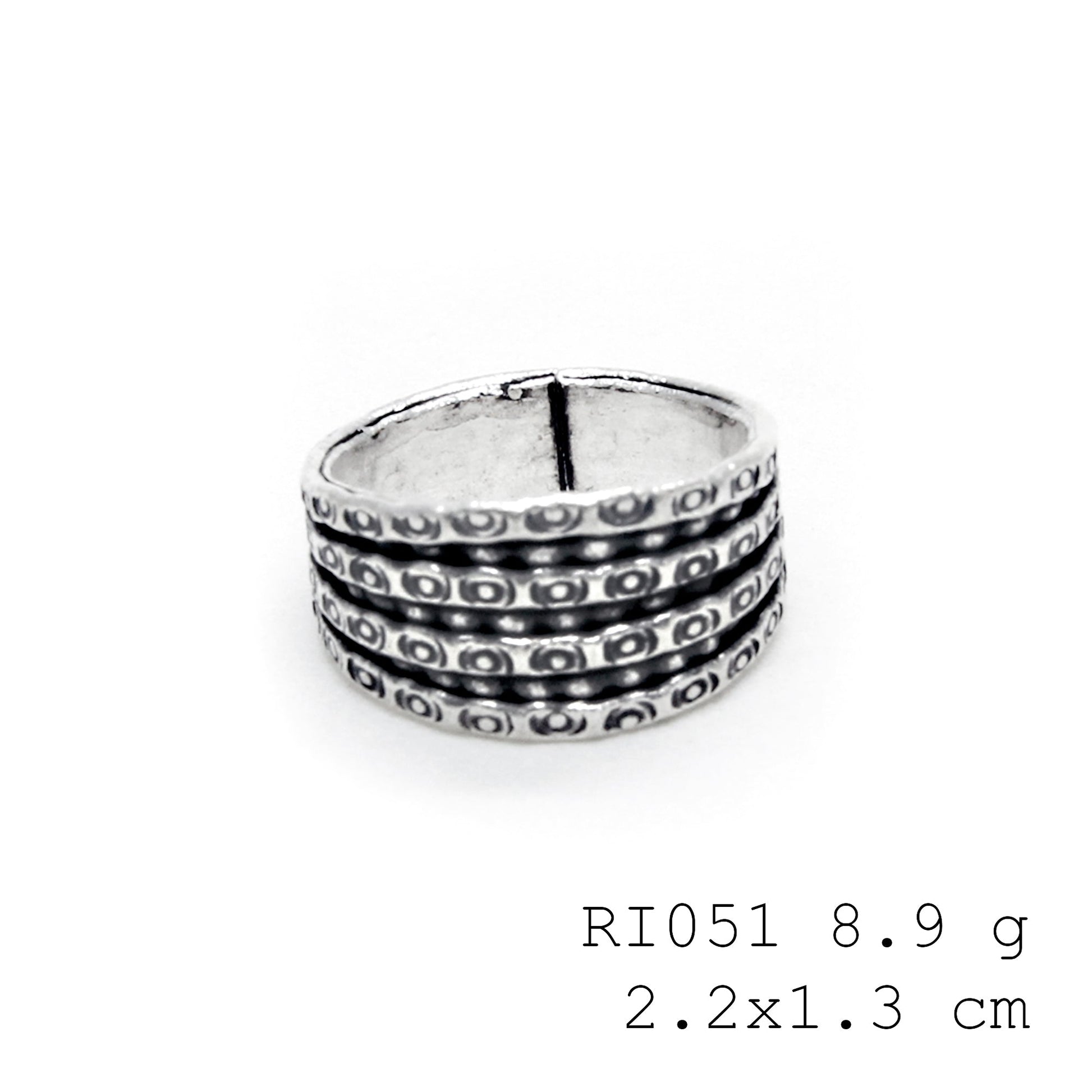 The gentle curve of handcrafted luxury. Snail line silver ring.