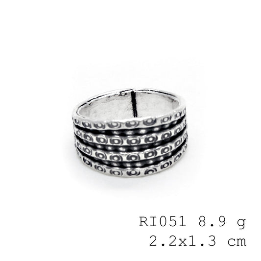 The gentle curve of handcrafted luxury. Snail line silver ring.