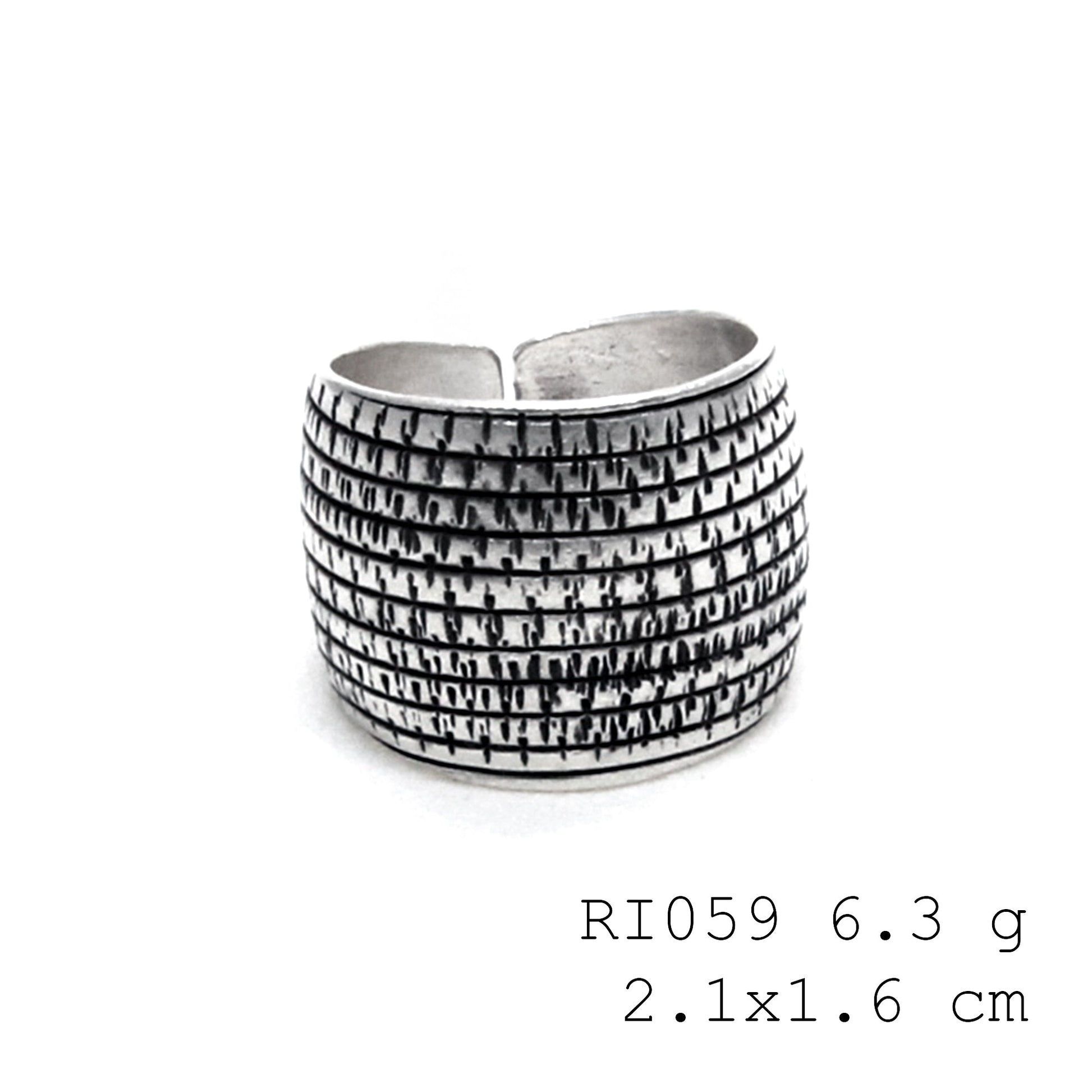 The beauty of a drawn line, captured forever. Snail line silver ring.