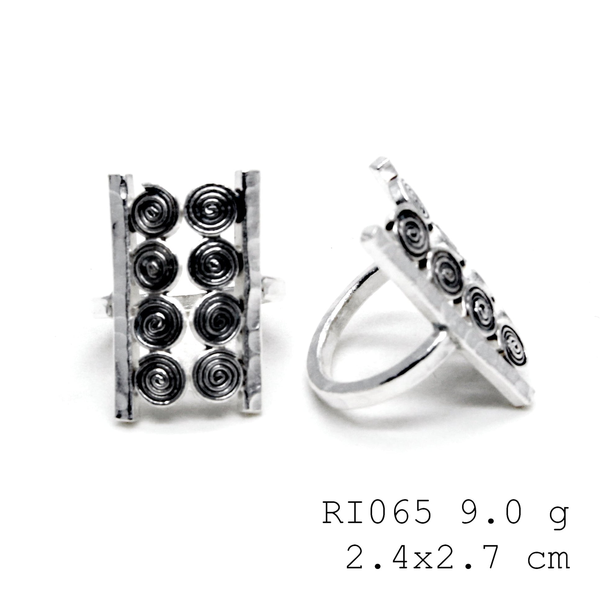 A slow, elegant curve. Pure sterling style. Snail line silver ring.