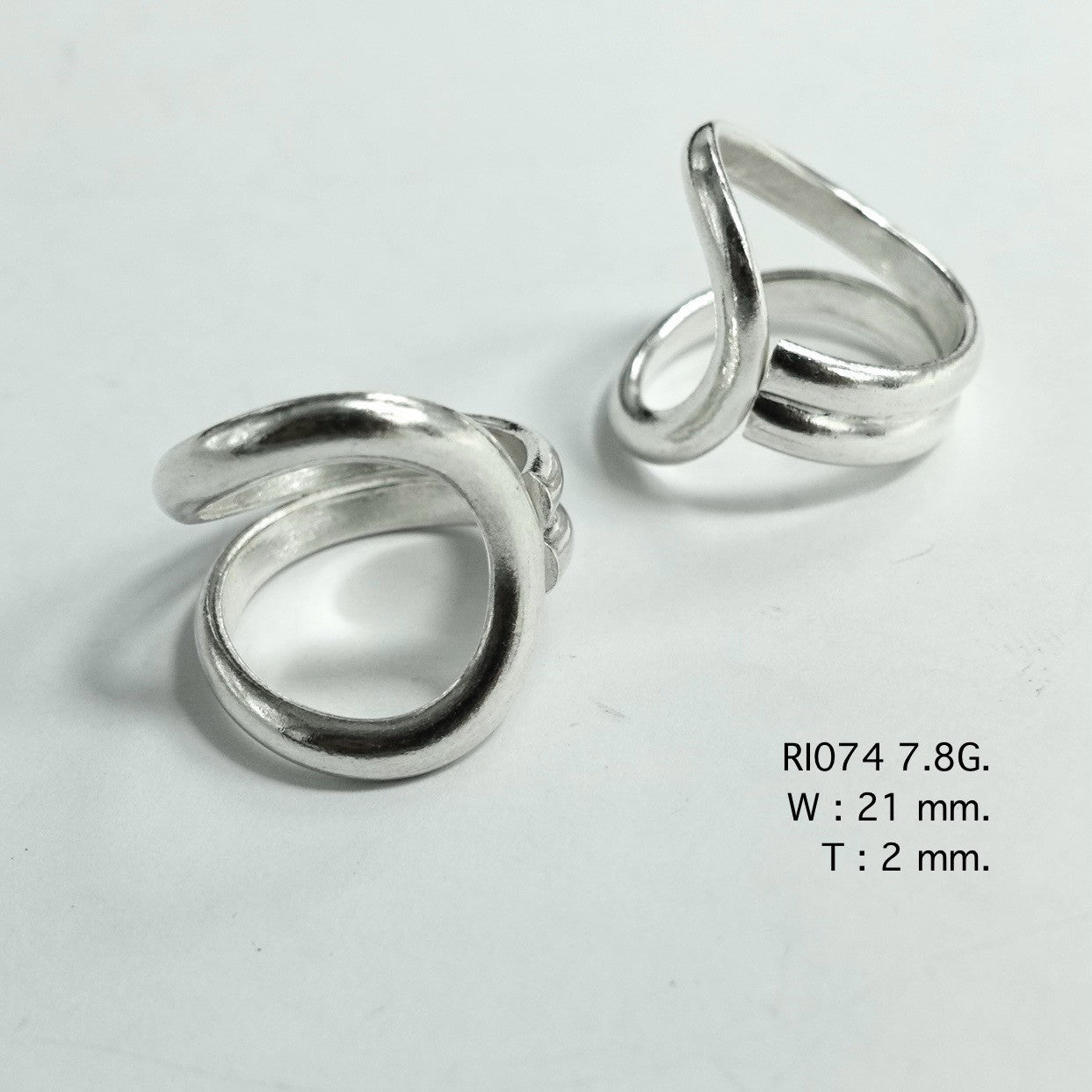 Obsessed with this snail line. Snail line silver ring.