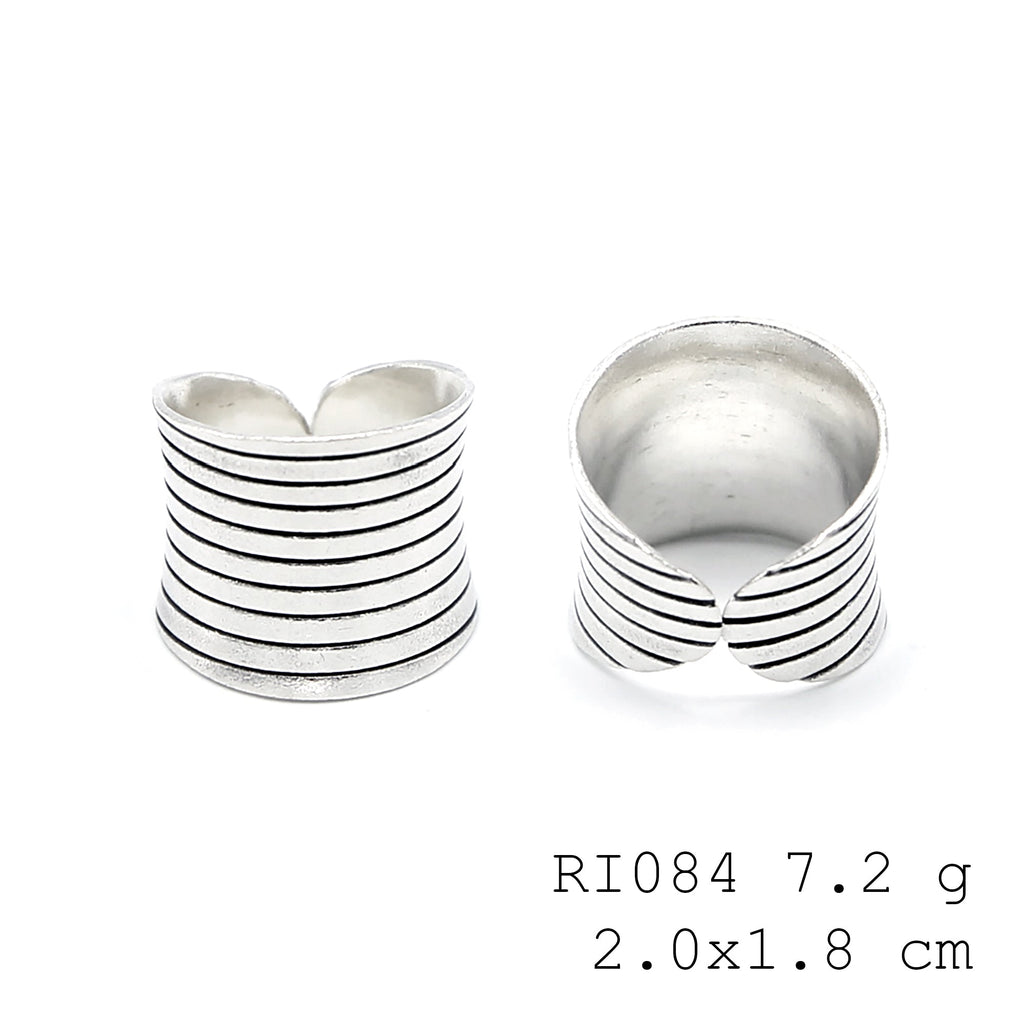 New favorite silver ring alert! Snail line silver ring.