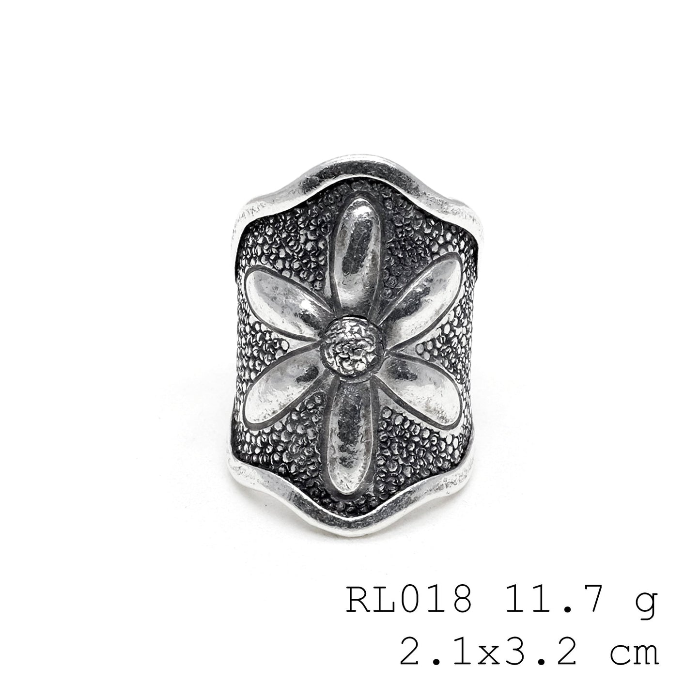 A garden on your hand: this silver ring.
