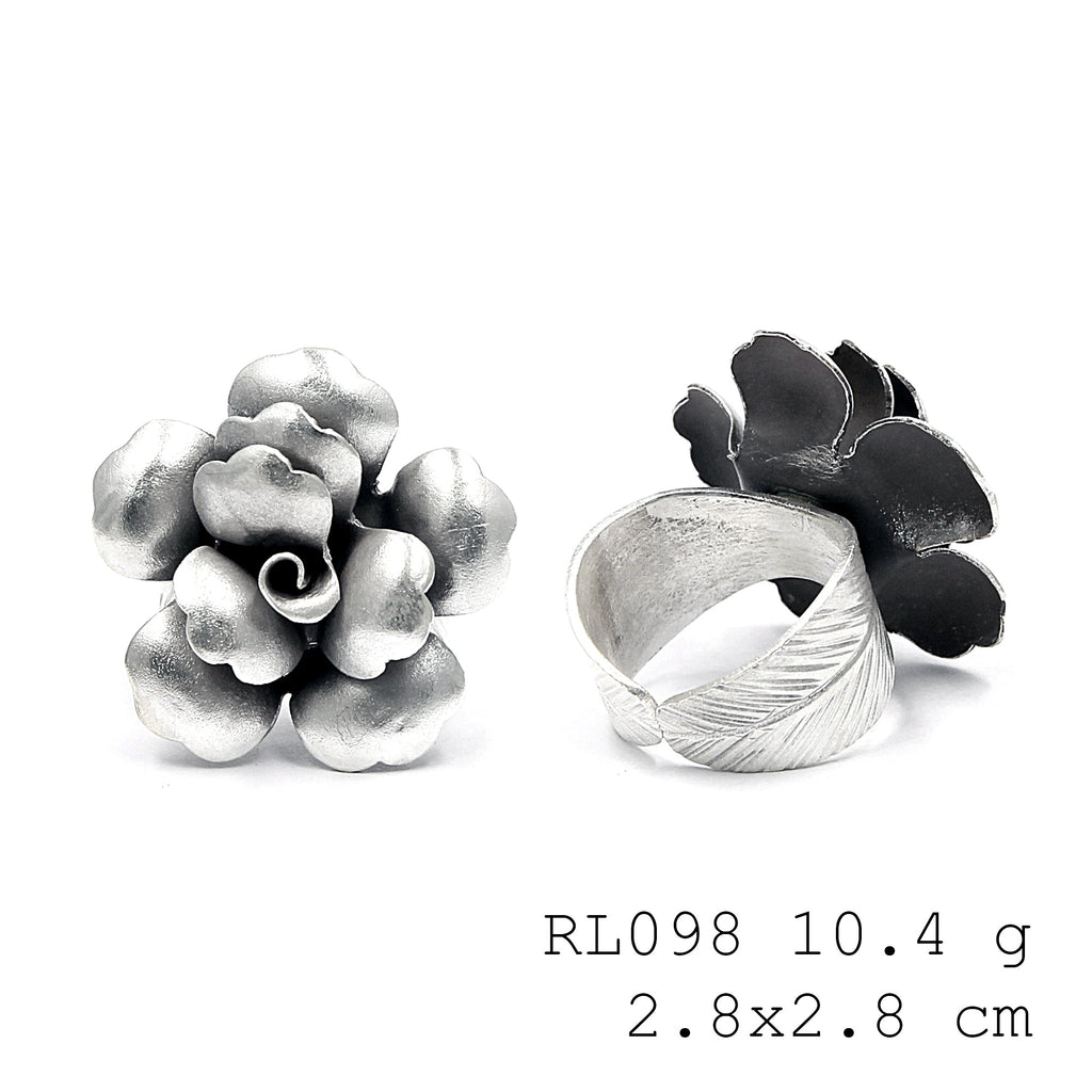 Feel the craft in this pure silver ring.