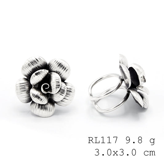 From the bench to your finger: a silver ring.