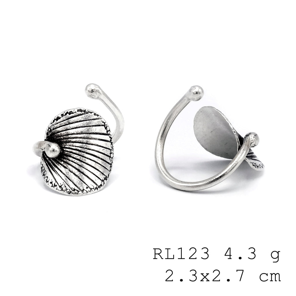 Freshly picked: your new favorite silver ring.