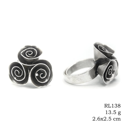 Dreaming of meadows and this silver ring.