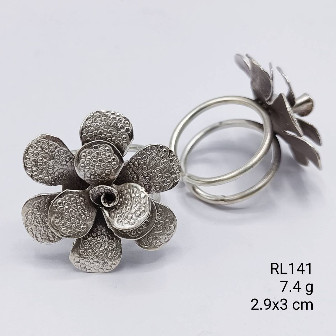 Timeless blooms in a silver ring.