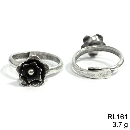 Your daily bloom silver ring.