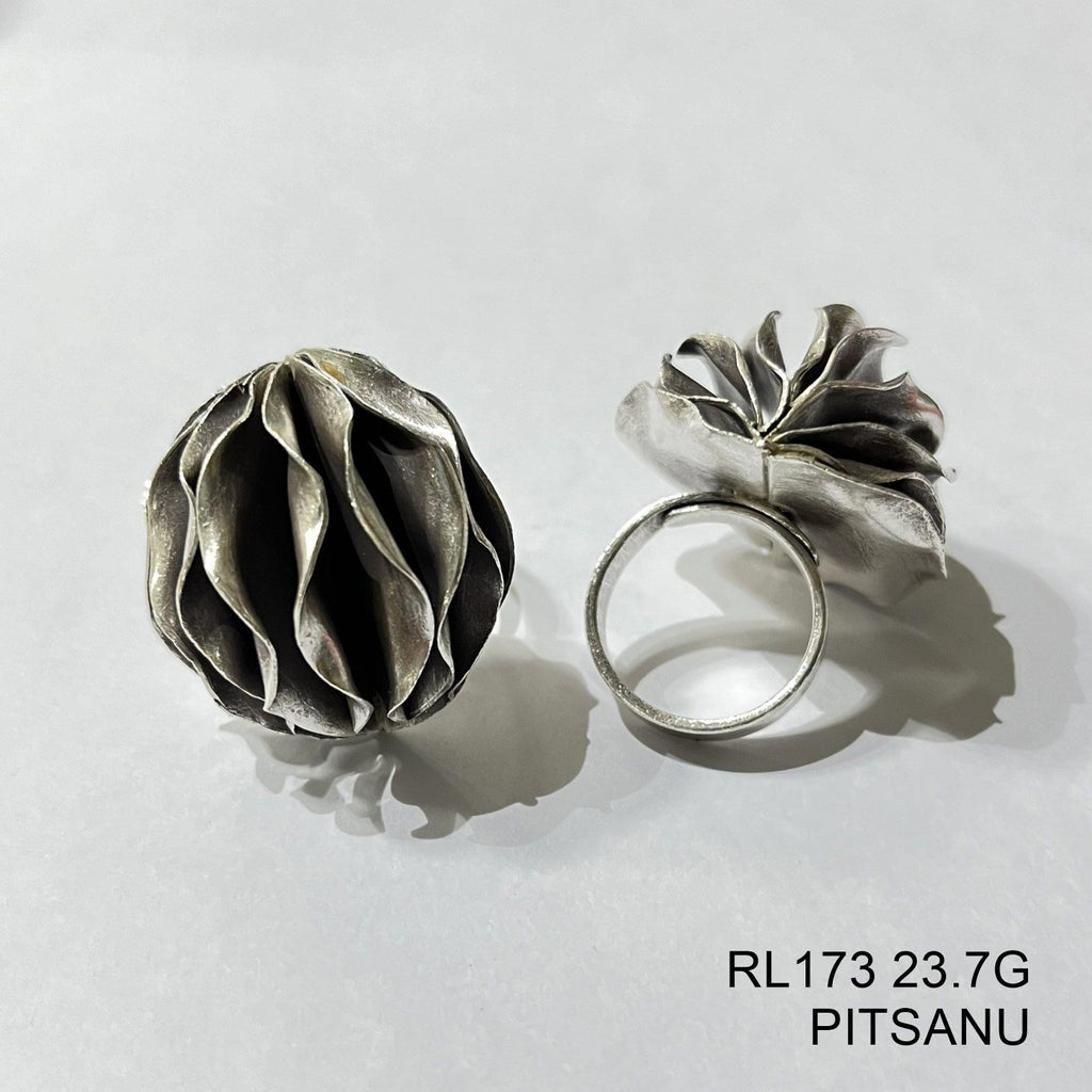 Purely floral silver ring.
