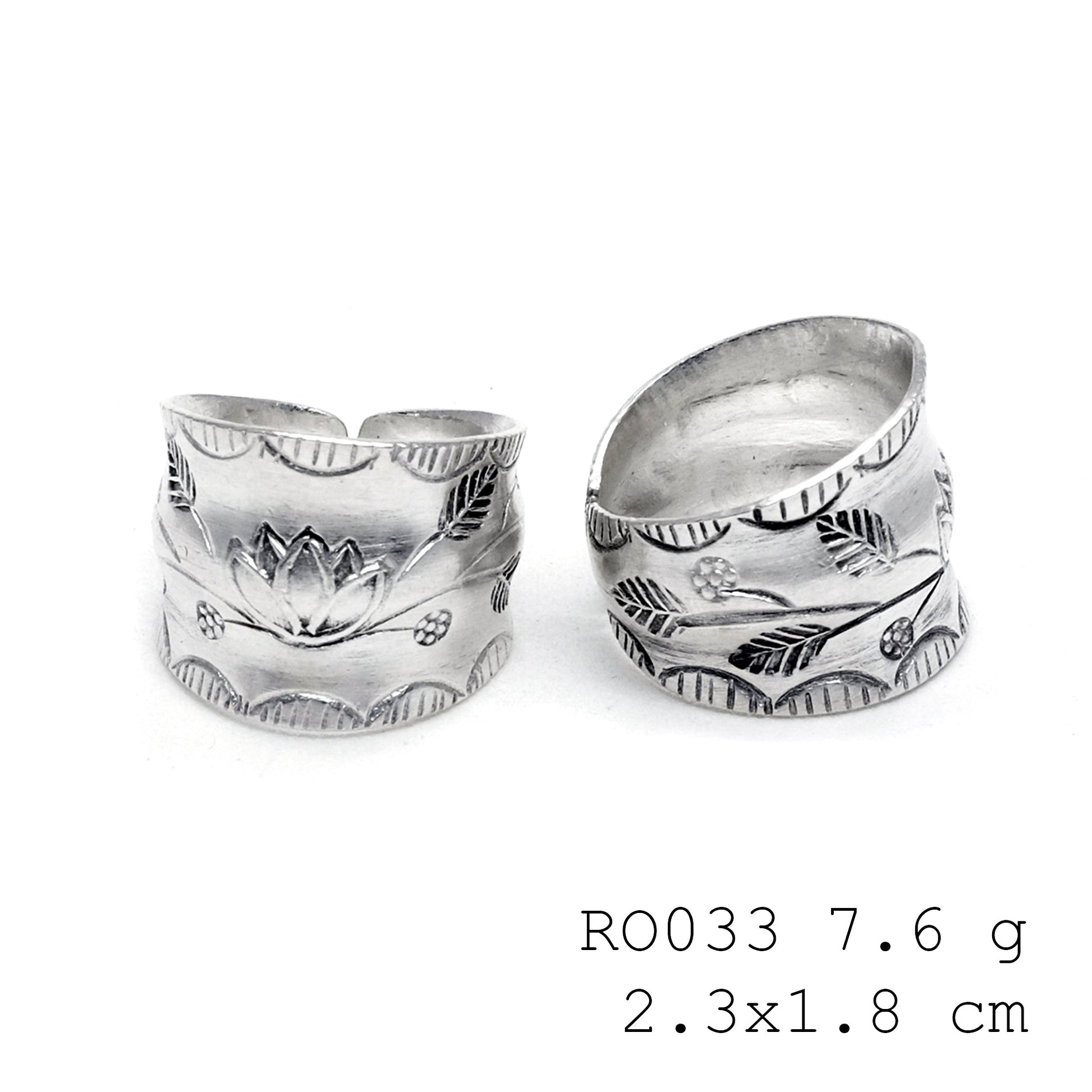 Effortless style in a pure silver ring.